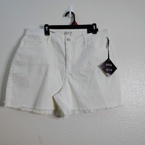Ava & Viv Women's White High Rise Midi Denim Shorts Sz 17 Slim Fit Stretch